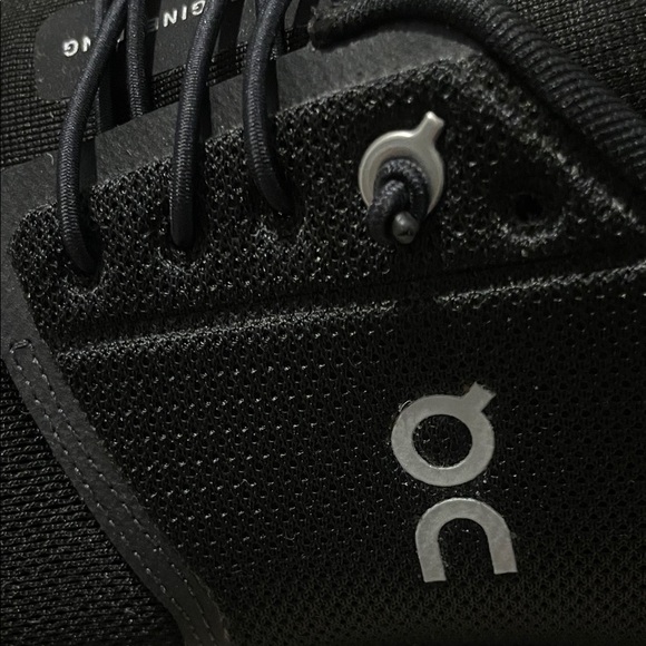 Men’s On Cloud Running Black Athletic Shoes SZ 11 /5 Worn Once - Picture 3 of 7